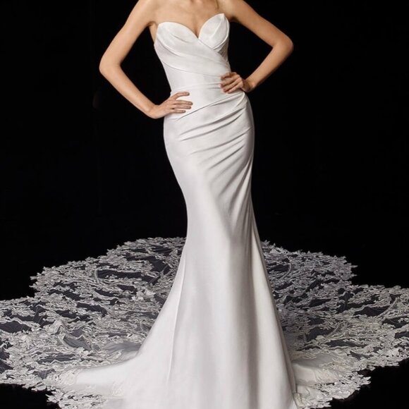 Designer Strapless Satin Mermaid Wedding Dress w/ Lace Train – Size 6 – Worn Onc - Picture 4 of 6